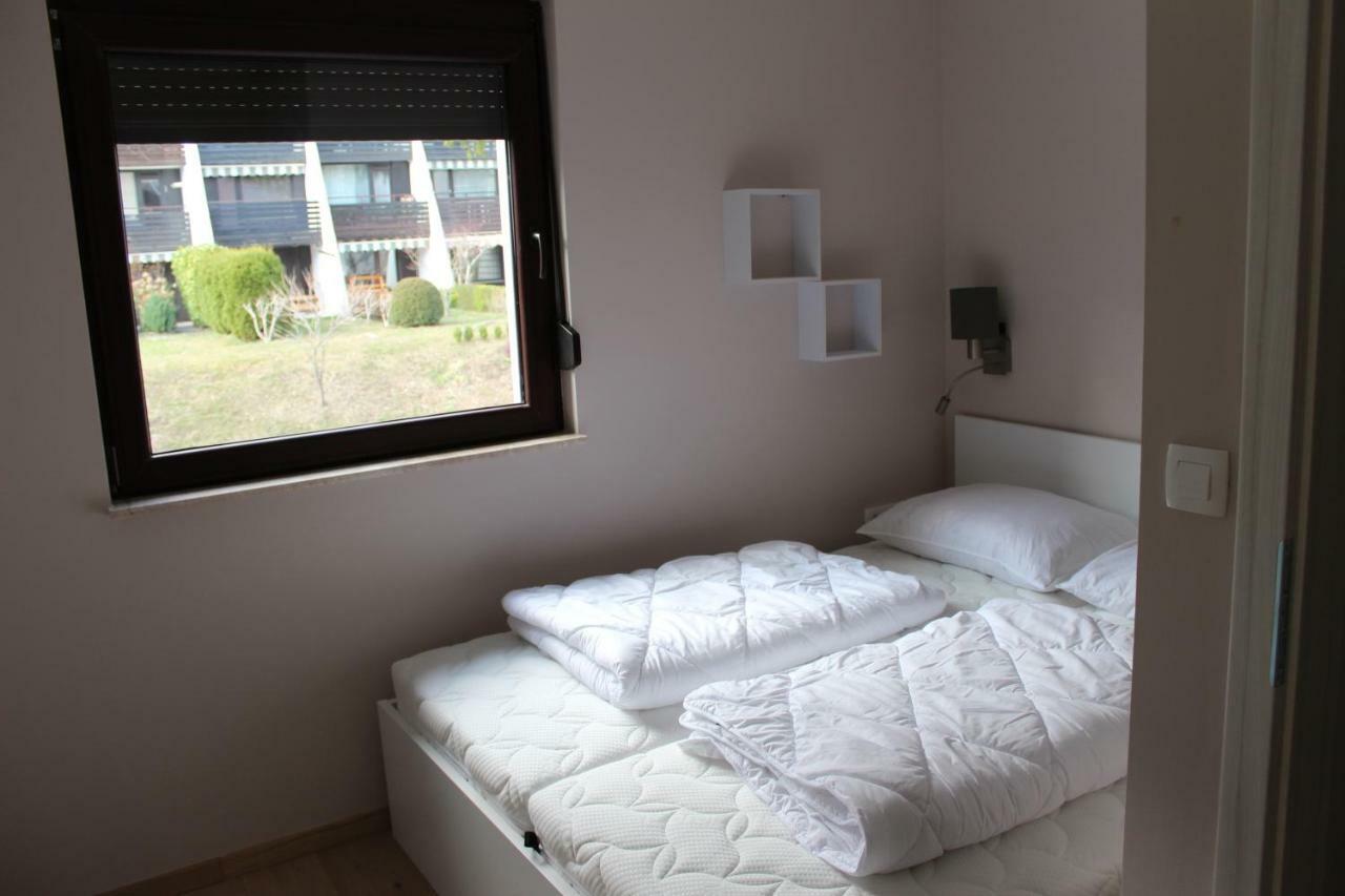 Apbovec Apartment Bagian luar foto