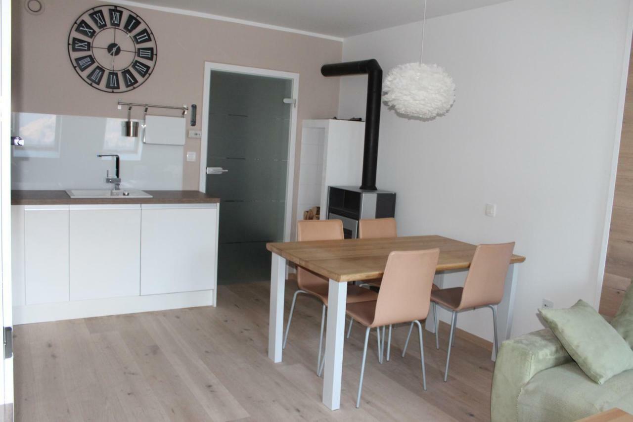 Apbovec Apartment Bagian luar foto