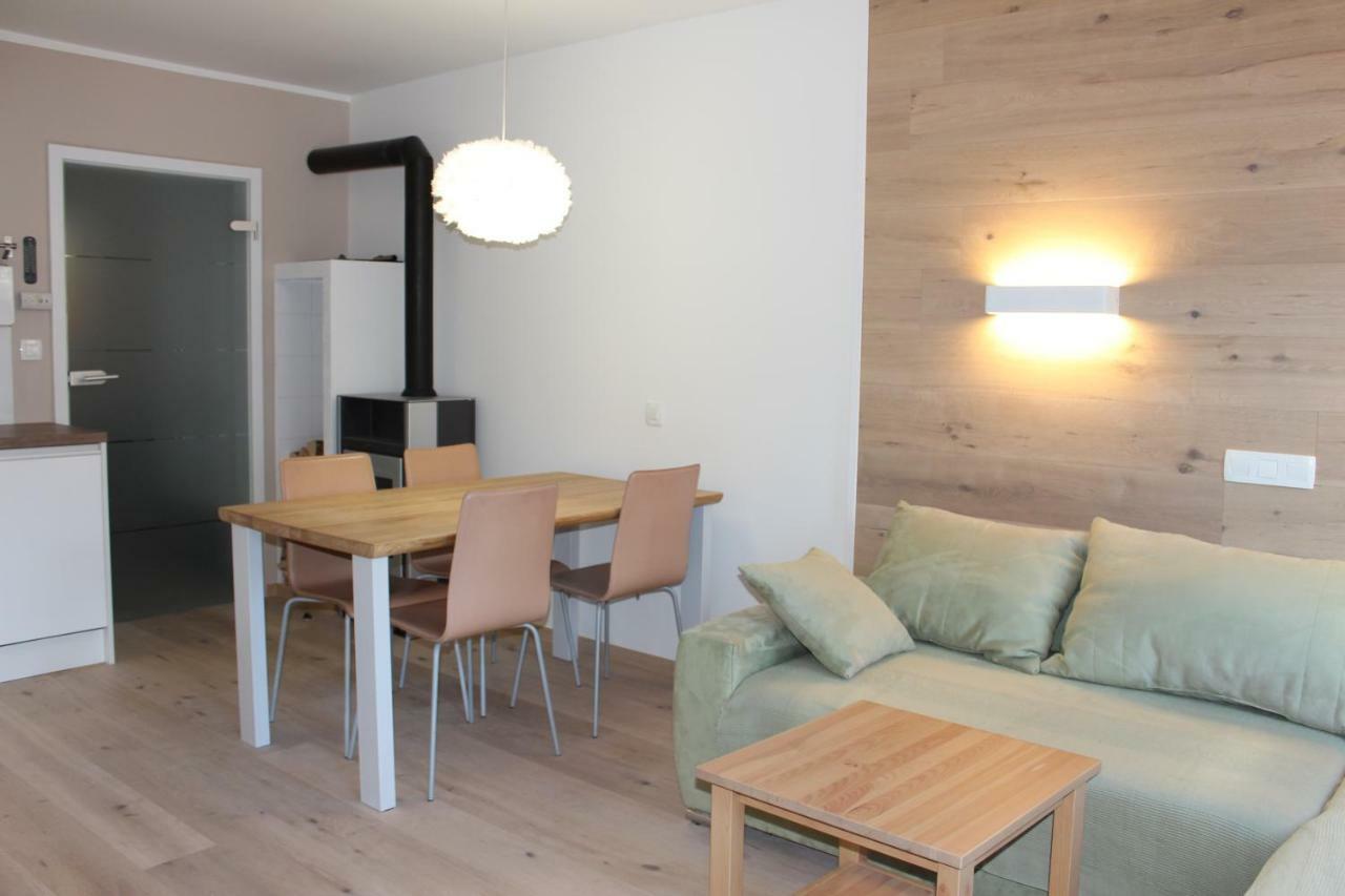 Apbovec Apartment Bagian luar foto